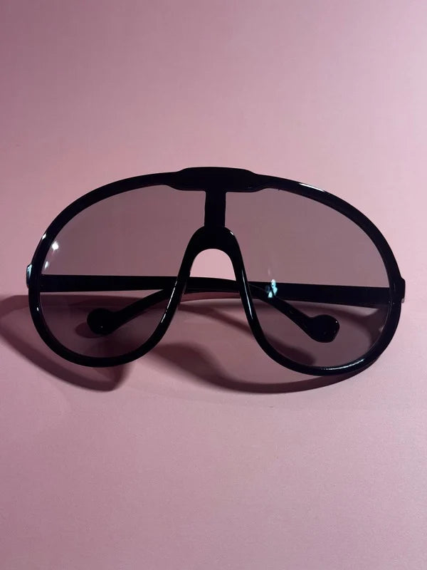 Oversized Frame One-Piece Sunglasses